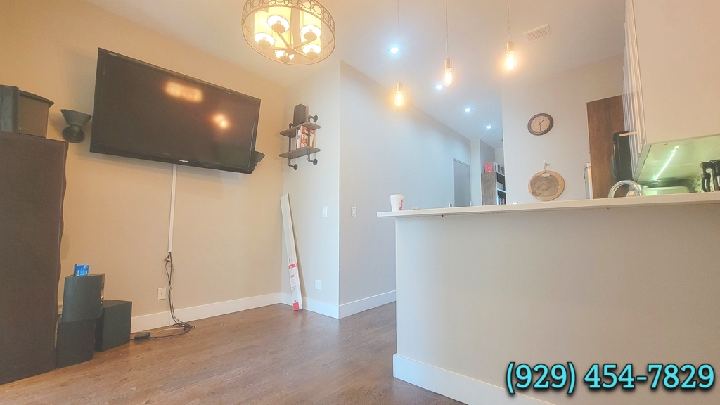 1035 Flushing Avenue - Photo 3