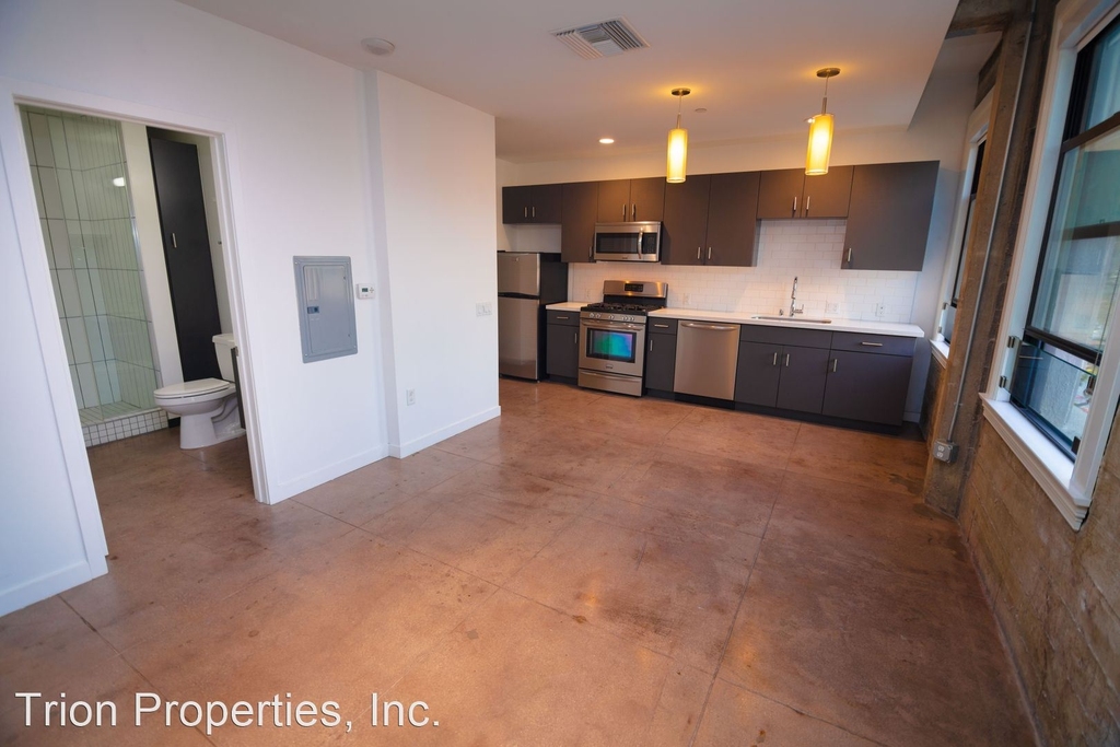 1136 W 6th Street - Photo 13