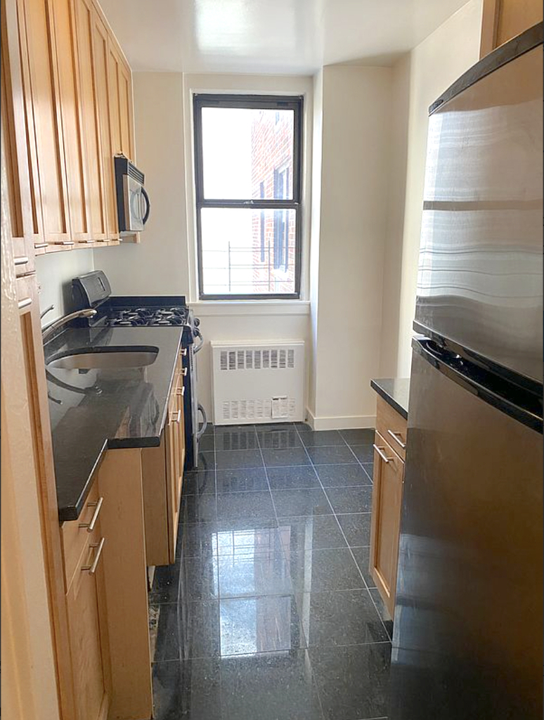 435 East 79th Street - Photo 2