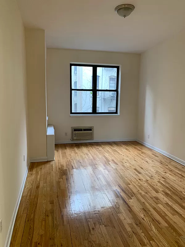 Charming Bright Studio located in the heart of East Village and minutes away from Union Square! - Photo 0