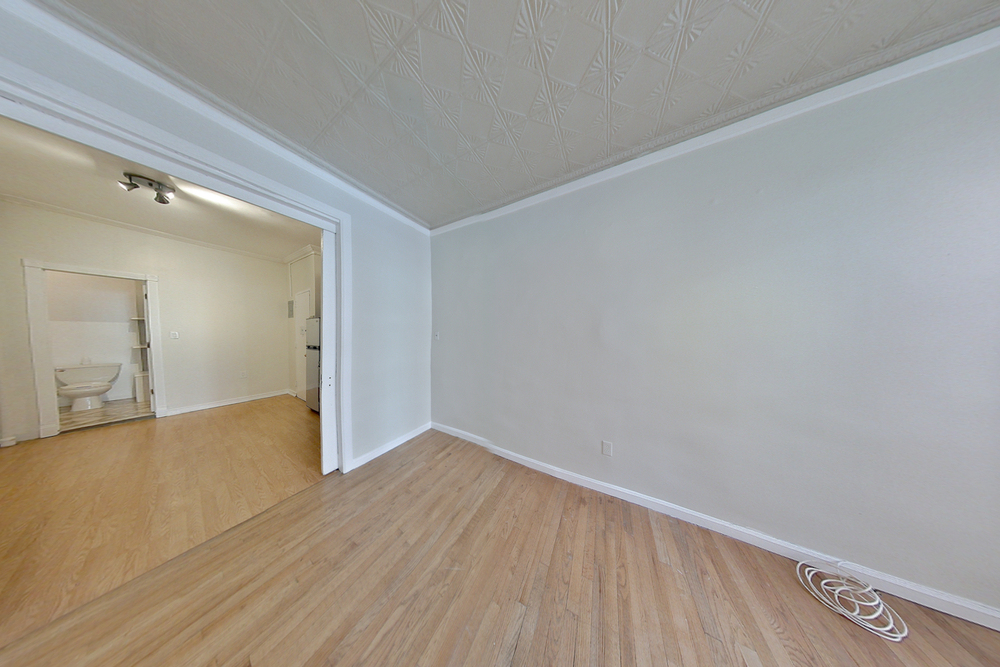 607 East 11th Street - Photo 9