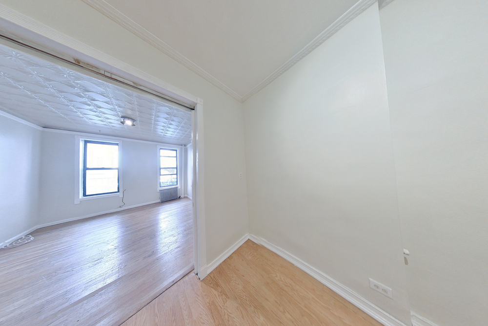 607 East 11th Street - Photo 4