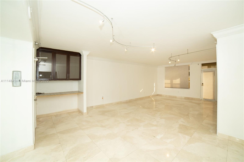 10185 Collins Ave - Photo 4