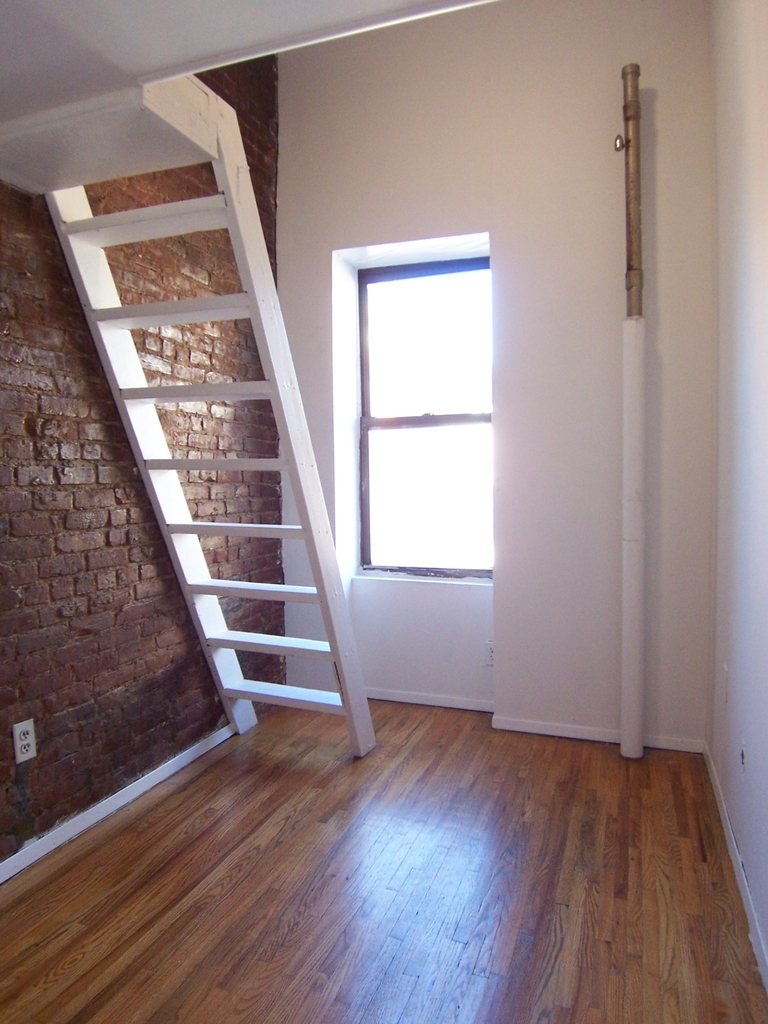 372 West 46th Street - Photo 3