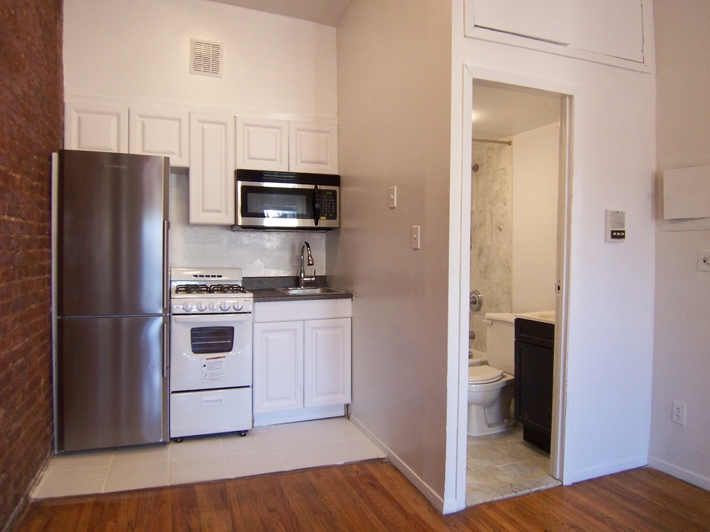 372 West 46th Street - Photo 2