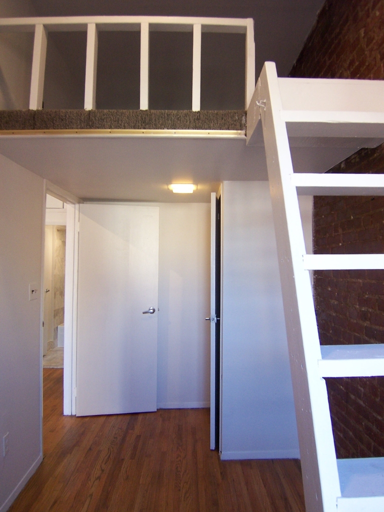 372 West 46th Street - Photo 4