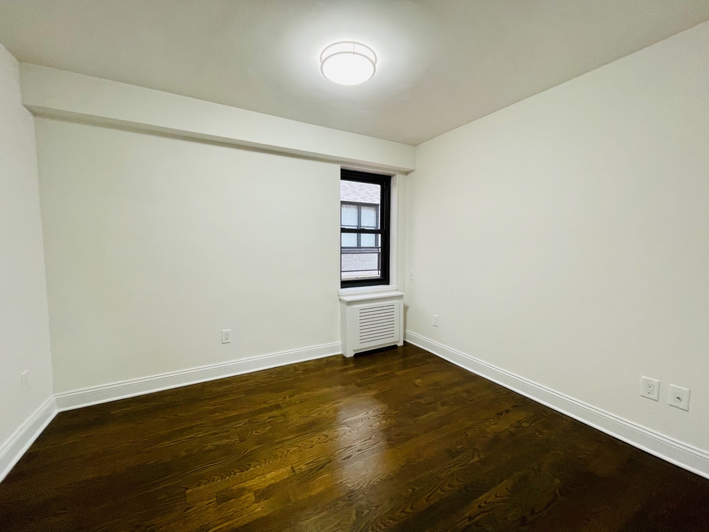 405 East 56th Street - Photo 4