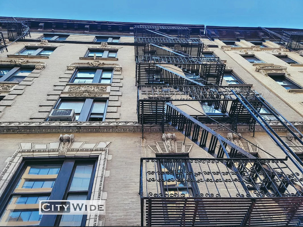 411 East 70th Street - Photo 6