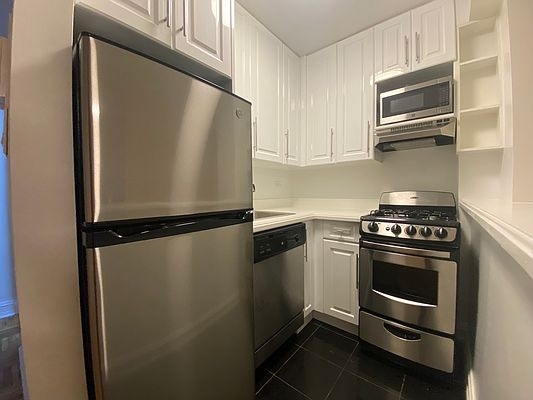 151 West 16th Street - Photo 3