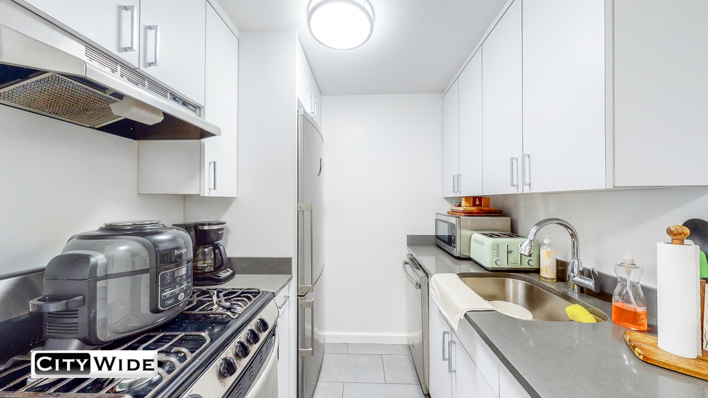 405 East 56th Street - Photo 8