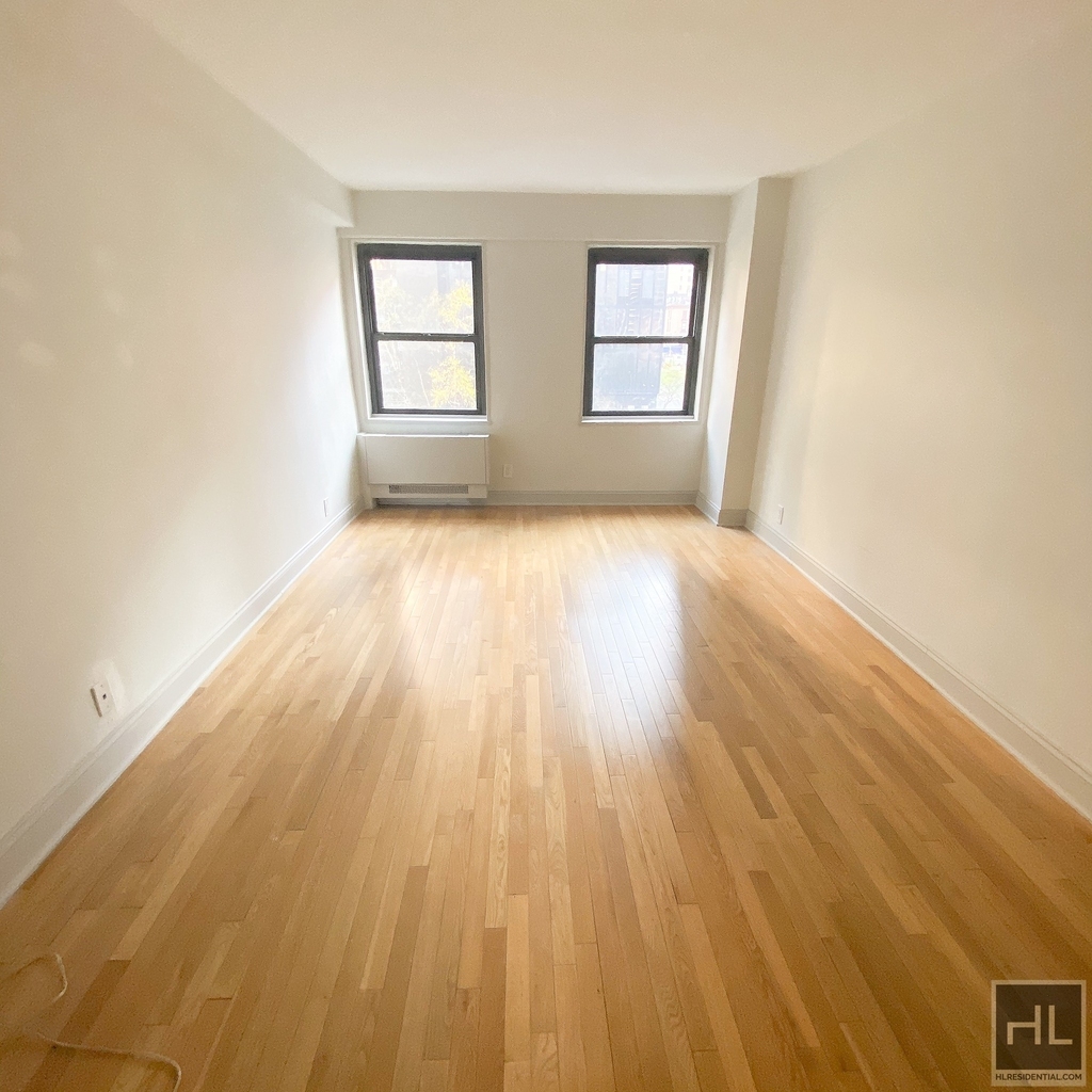 330 East 54 Street - Photo 2