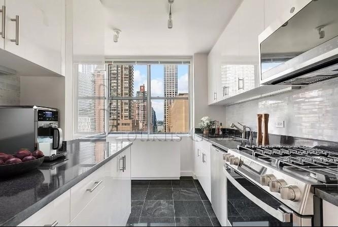 45 West 60th Street - Photo 1