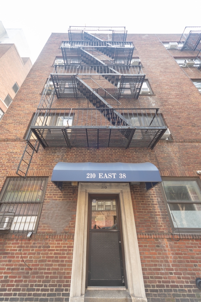 210 East 38 #2G - Photo 4