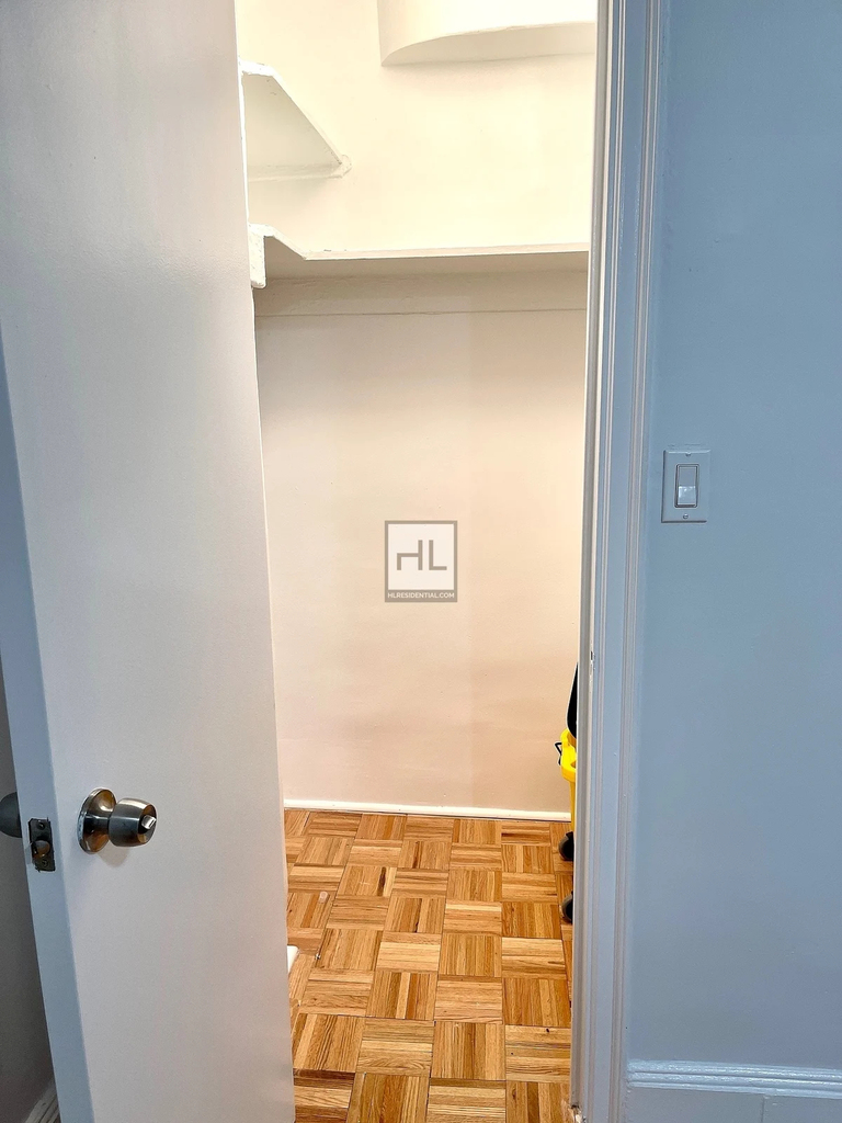 310 East 44th Street - Photo 3