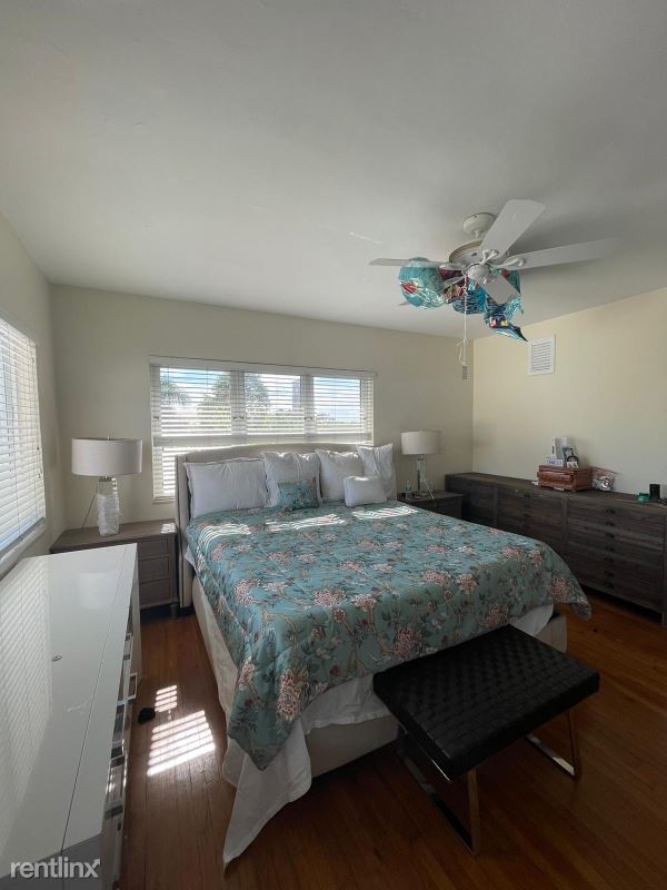 841 W 40th St 2 - Photo 9