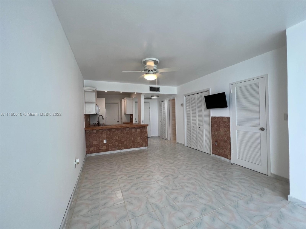 2899 Collins Ave - Photo 4
