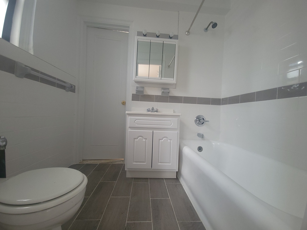 455 West 34th Street - Photo 5