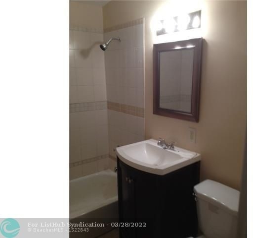 1521 Nw 43rd Ave - Photo 2