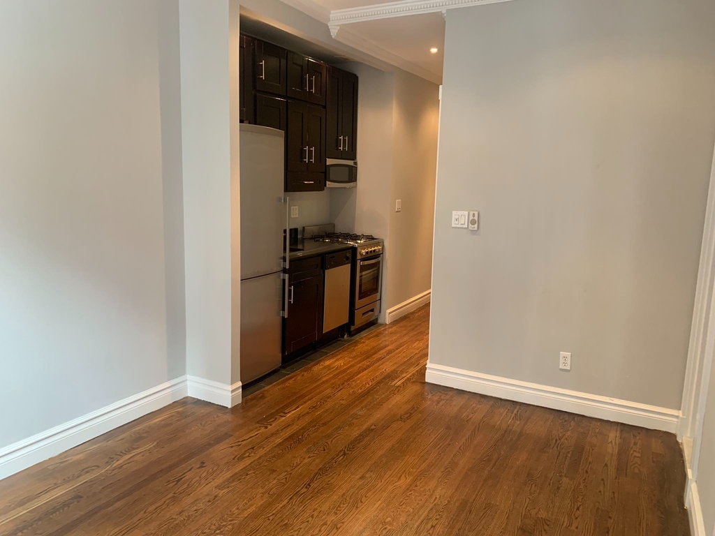 336 East 18th Street - Photo 5