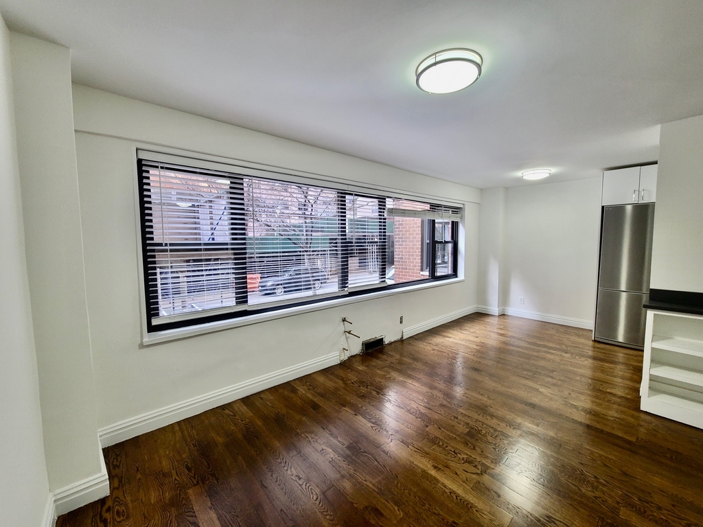 405 East 56th Street - Photo 3