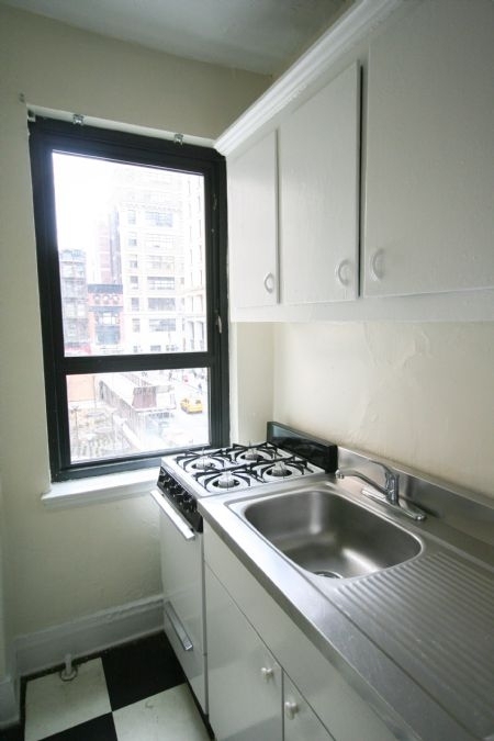 Furnished West Village Studio Available Short and Long-Term Full Kitchen - Photo 7