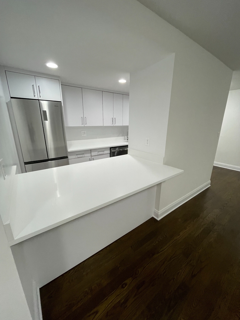 405 East 56th Street - Photo 10