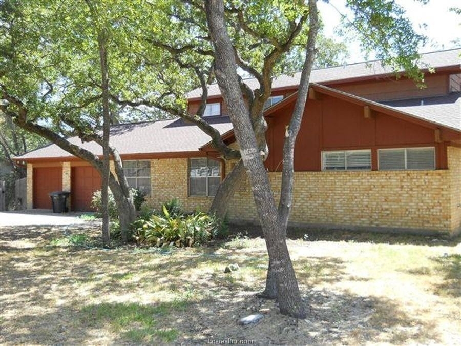 1020 Guadalupe Drive - Photo 1