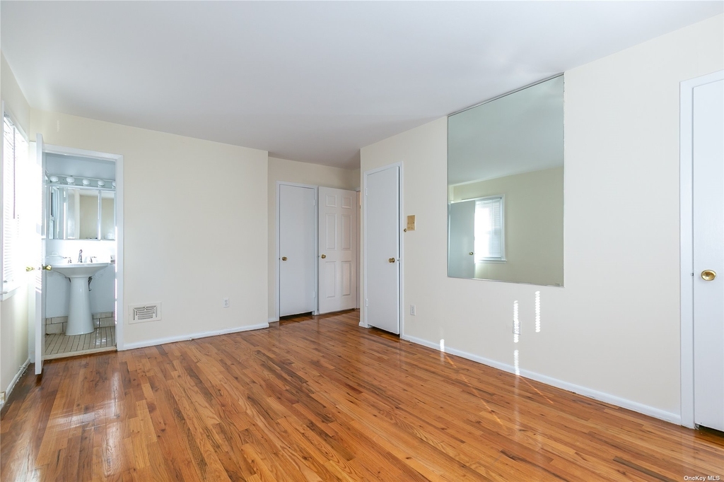 221-45 59th Avenue - Photo 4