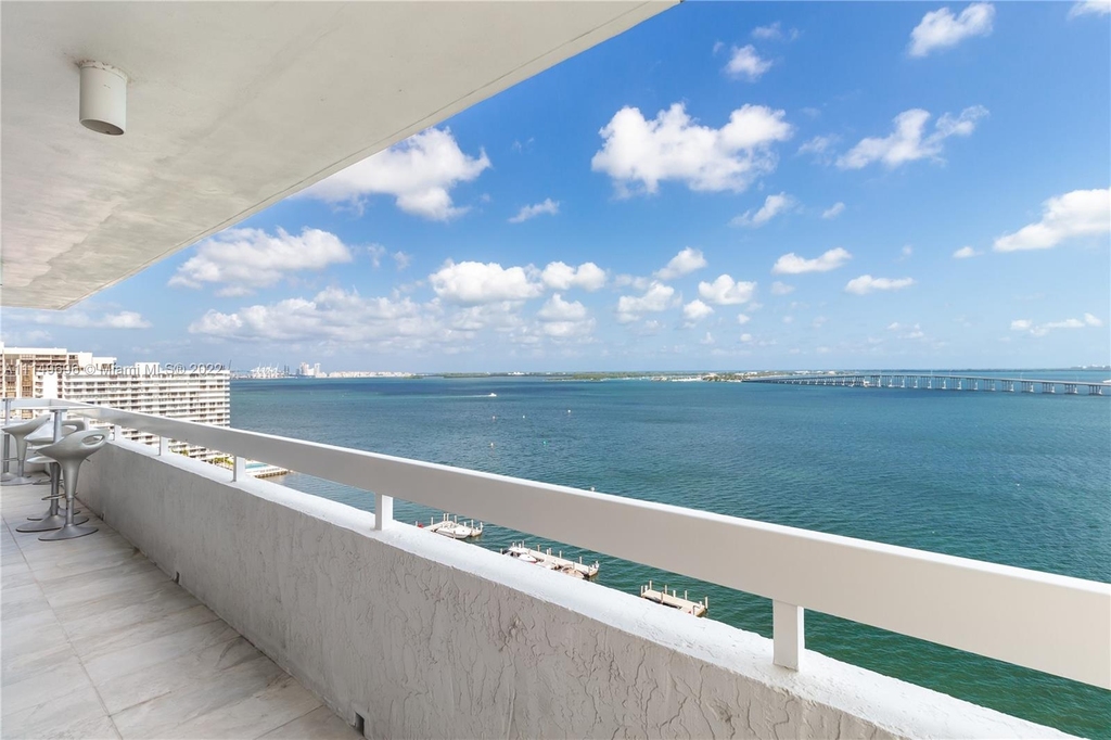 1627 Brickell Ave - Photo 2