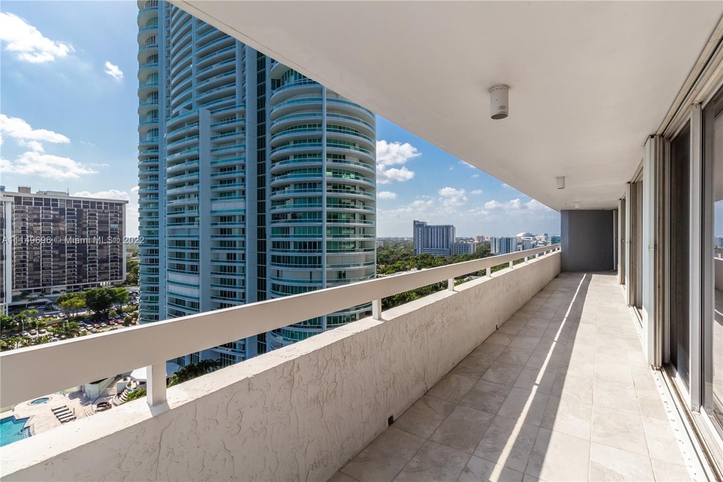 1627 Brickell Ave - Photo 4