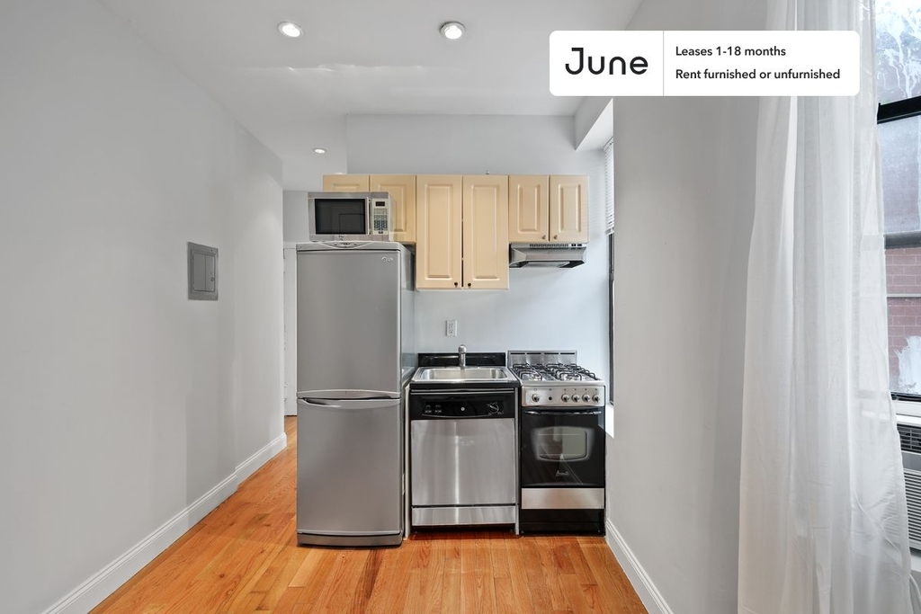 715 East 5th Street - Photo 1