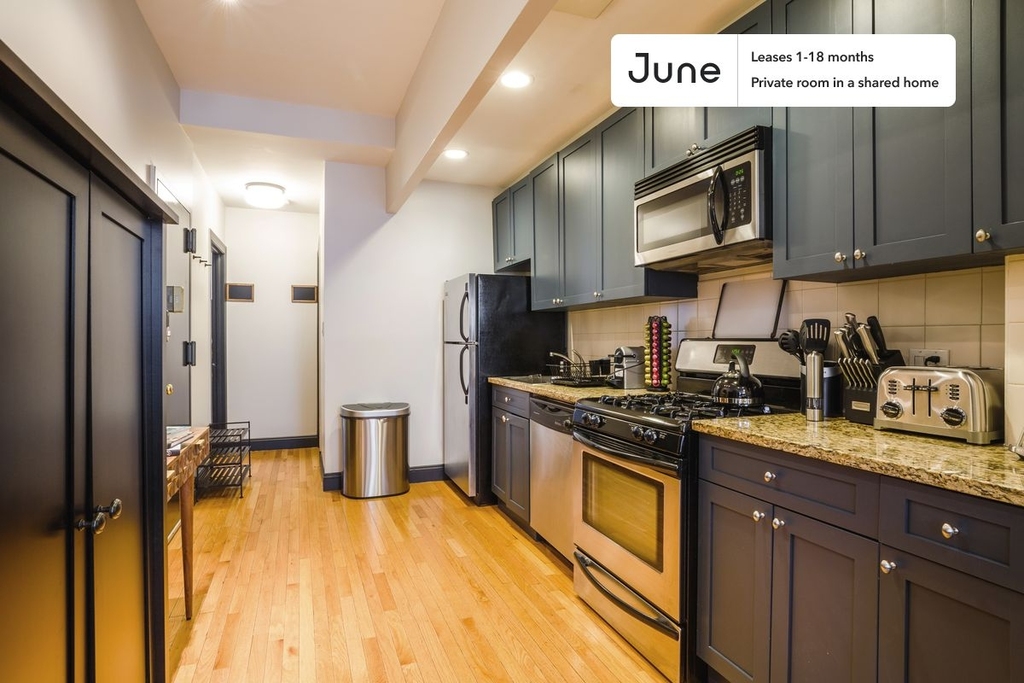 356 West 39th Street - Photo 5