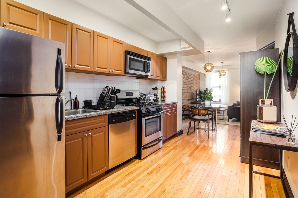 356 West 39th Street - Photo 5