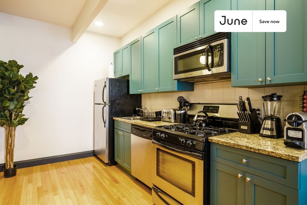 356 West 39th Street - Photo 7