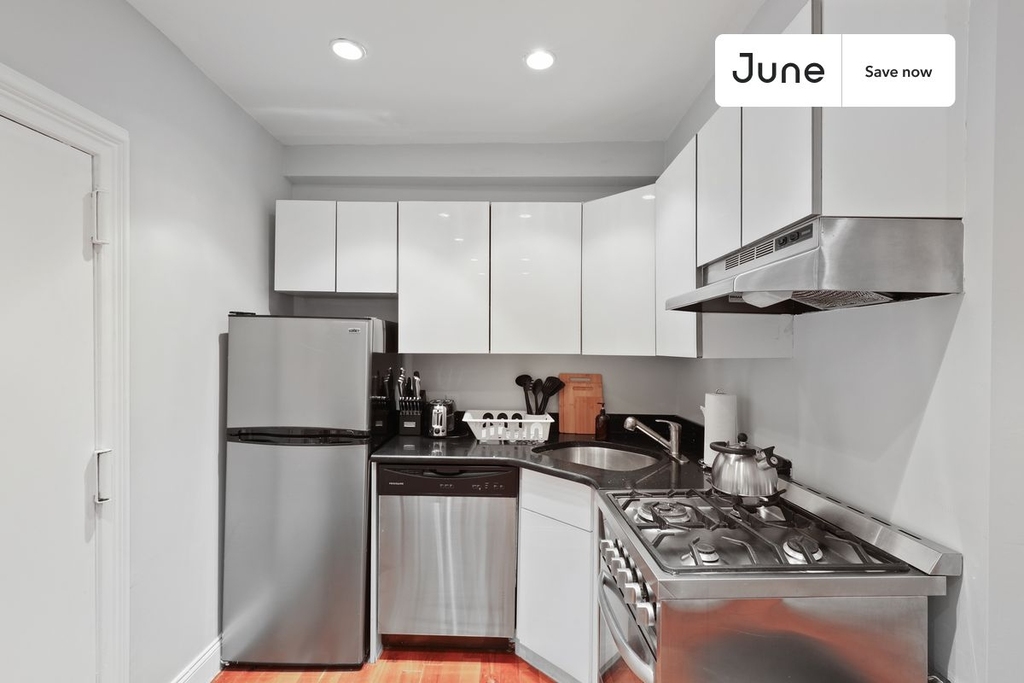 345 East 21st Street - Photo 2