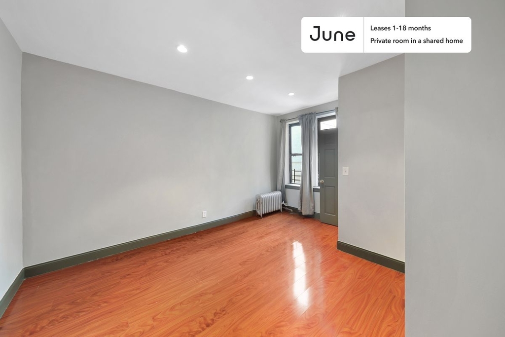 23 East 109th Street - Photo 1