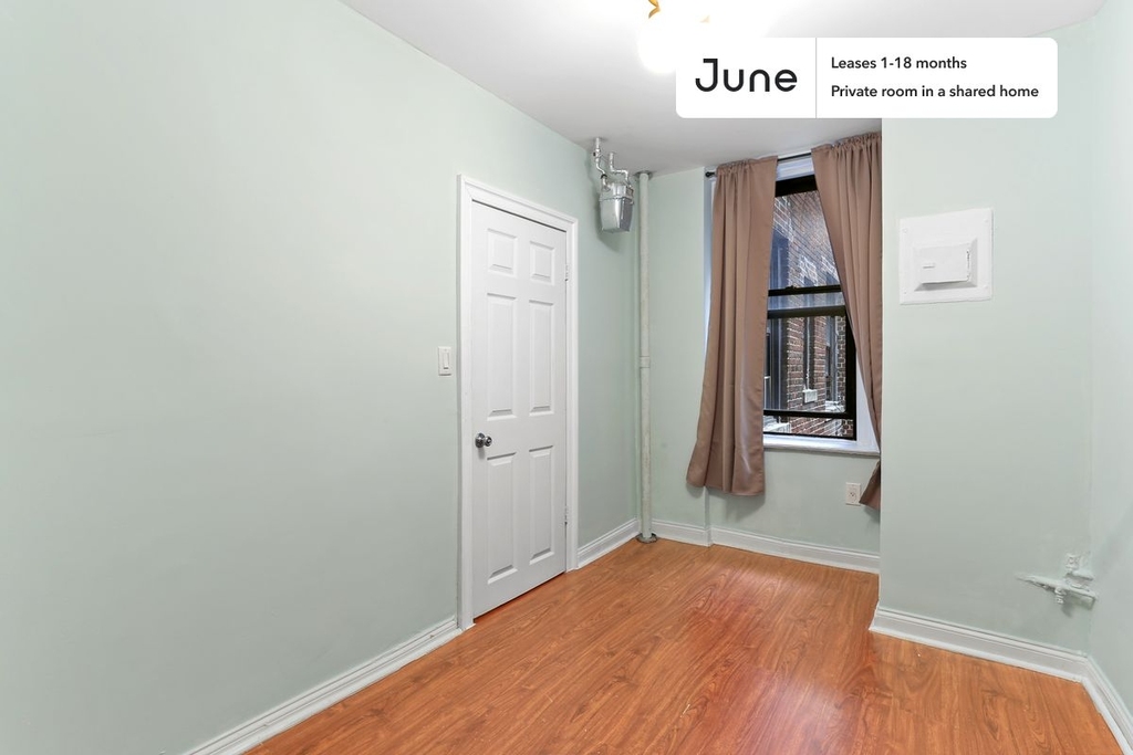 23 East 109th Street - Photo 1