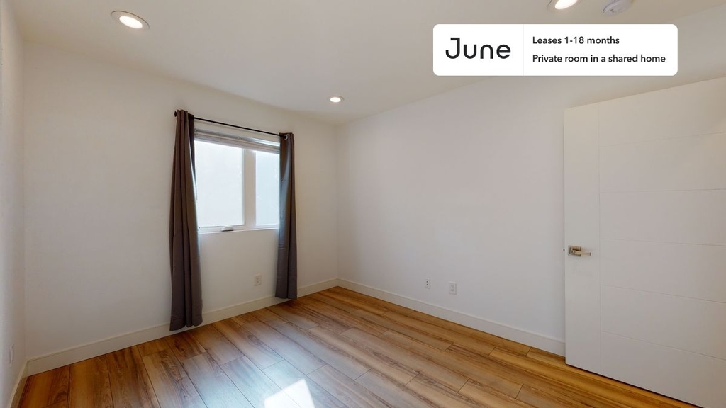 1233 West 39th Place - Photo 8