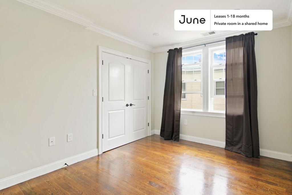 490 Washington Street - Photo 0