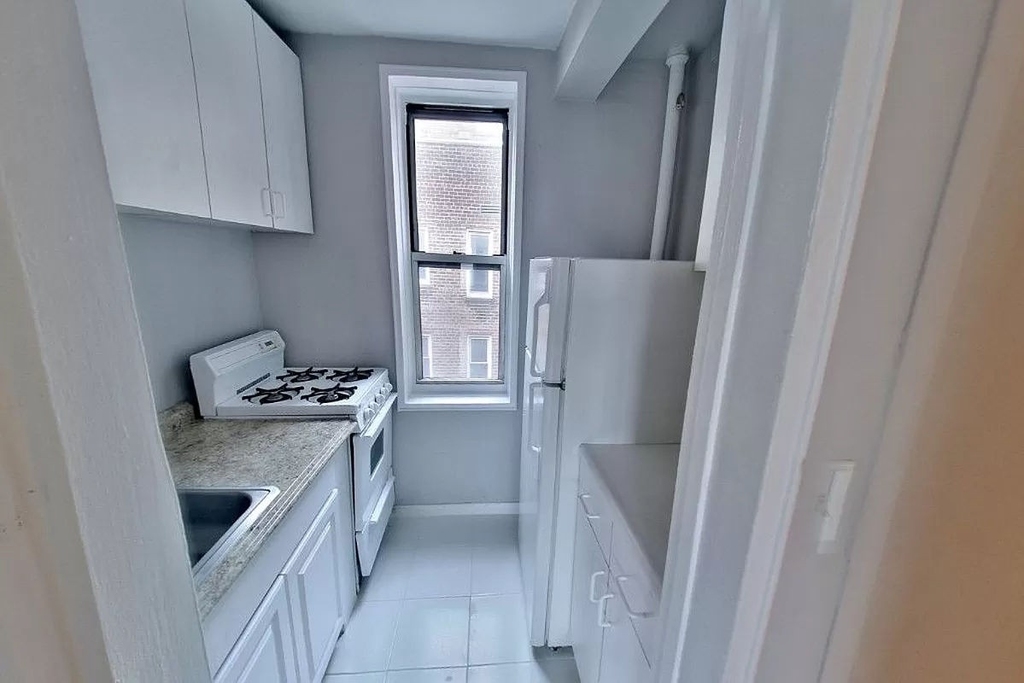 340 East 58th Street - Photo 3