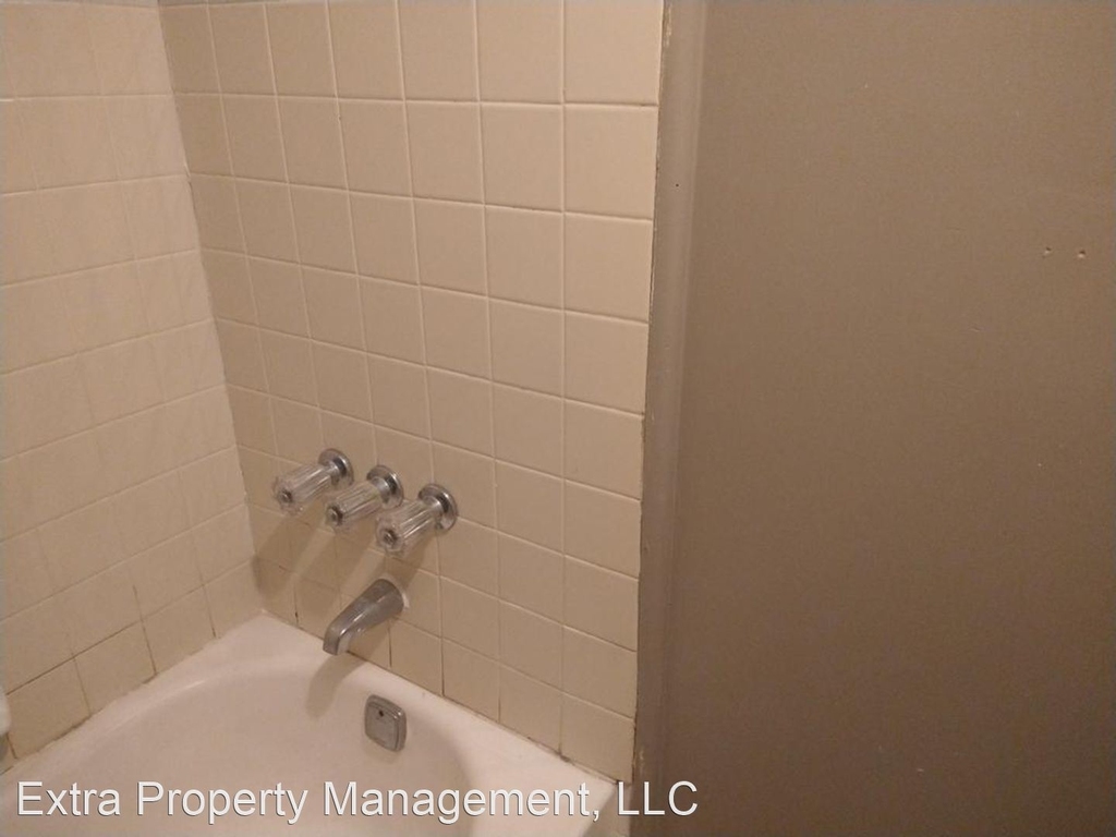 1119 E State St - Photo 6