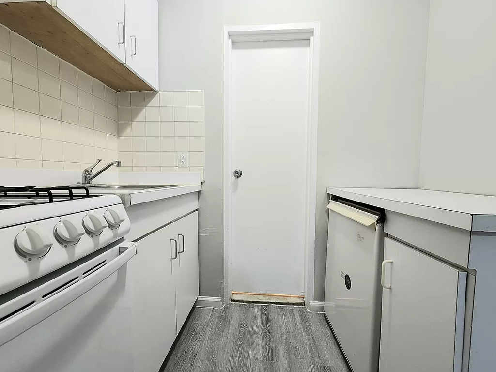 East 9th Street - Photo 3