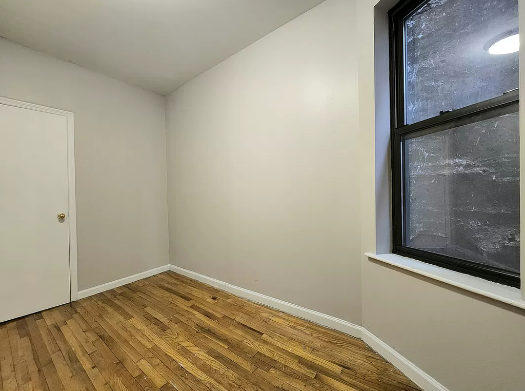 East 9th Street - Photo 2