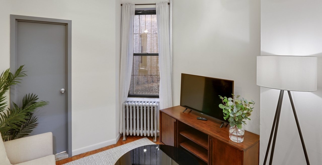 405 East 90th Street - Photo 7