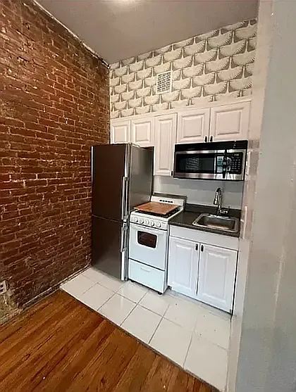 372 West 46th Street - Photo 2