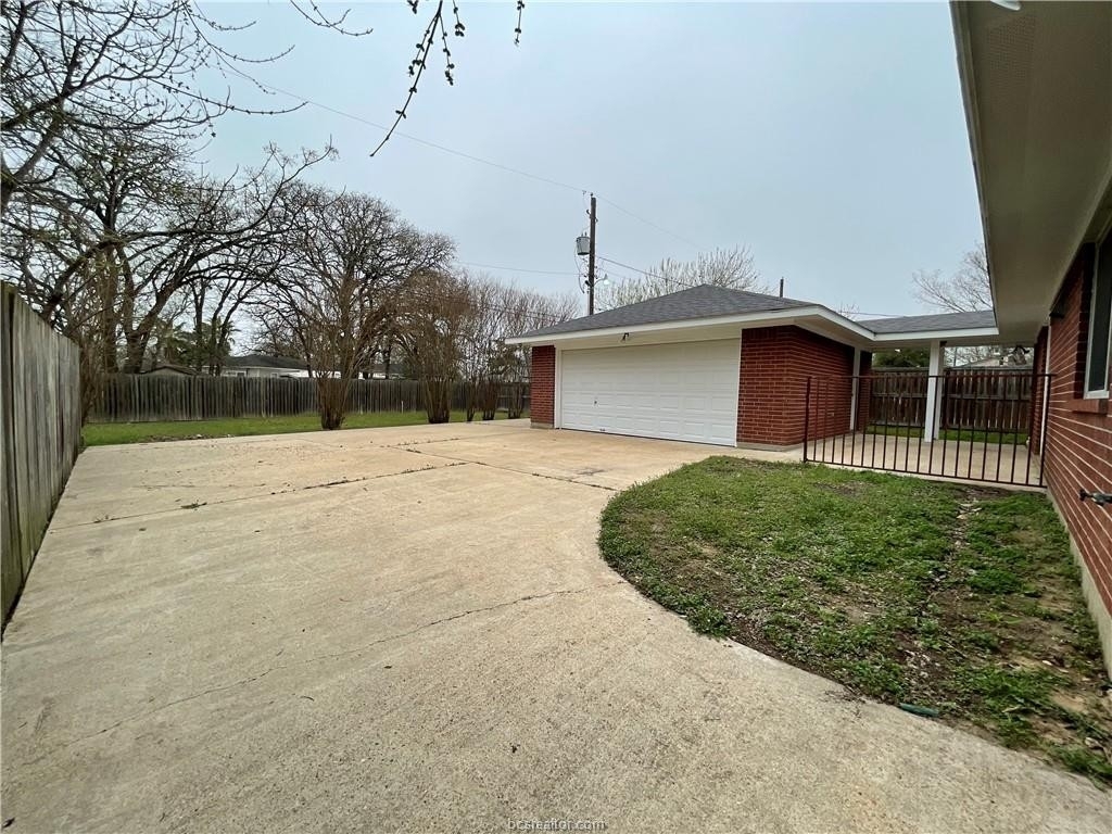 306 Ehlinger Drive - Photo 14