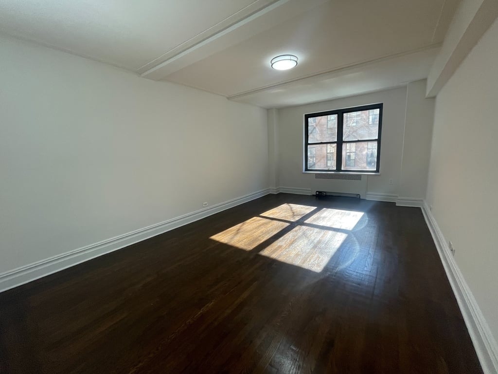 East 38th Street - Photo 5