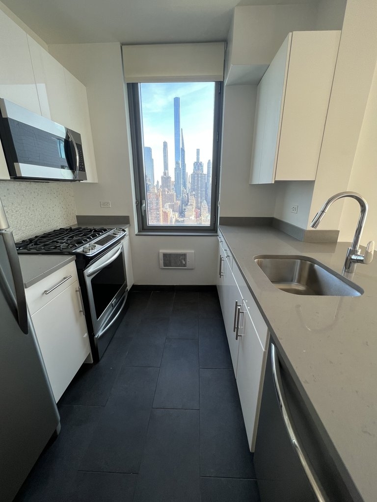 West 57th Street - Photo 2