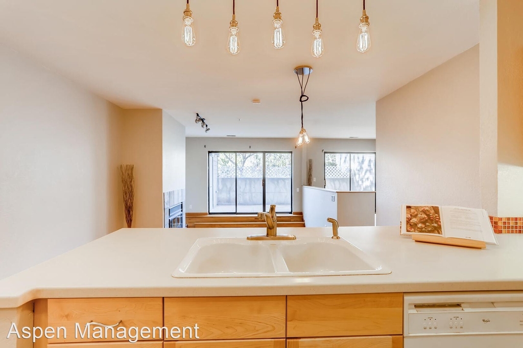 856 Walnut Street, Unit B - Photo 8