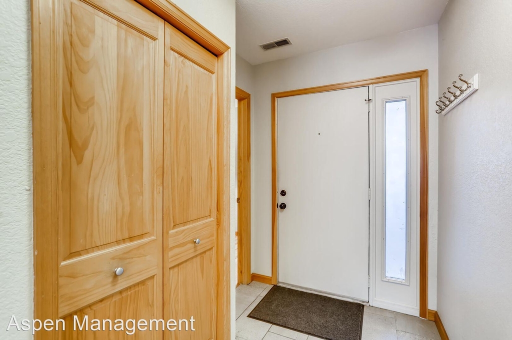 856 Walnut Street, Unit B - Photo 2